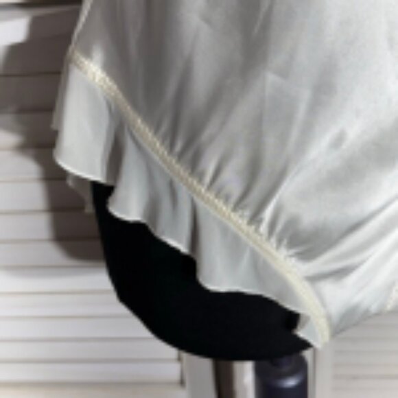 Secret Treasures Bodysuit Embroidered Ruffle Satin White Size Medium - Picture 10 of 11